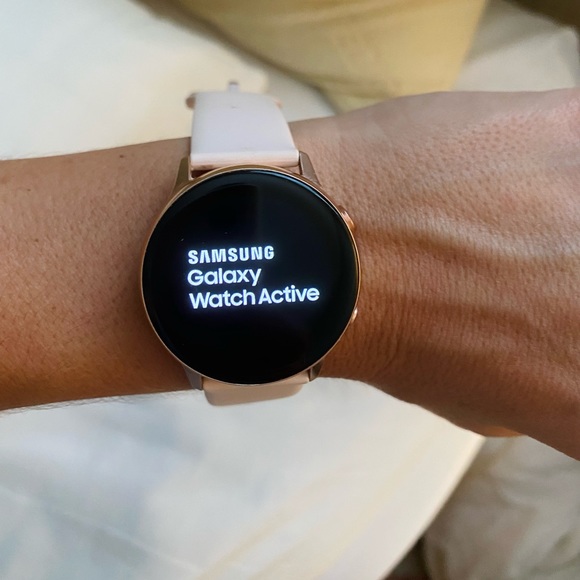 Samsung Galaxy Smart Watch - Picture 1 of 4